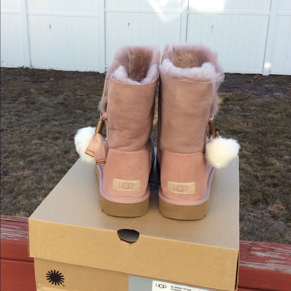 UGG IRINA STAR CHARM - Picture 3 of 6